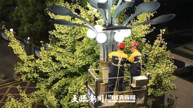巷遇③丨3.2万盏减至2.2万盏，亮灯率反升至99%！遵义这座小城的智慧路灯亮了