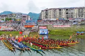 2024湖南·泸溪“工业强县杯”传统龙舟大赛火热开赛图片