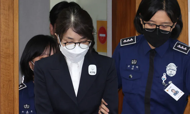 金建希出席庭审称自己是无业人员