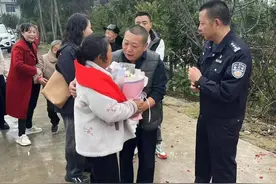 8岁女孩和母亲被亲舅舅拐卖，寻亲44年后终回家图片