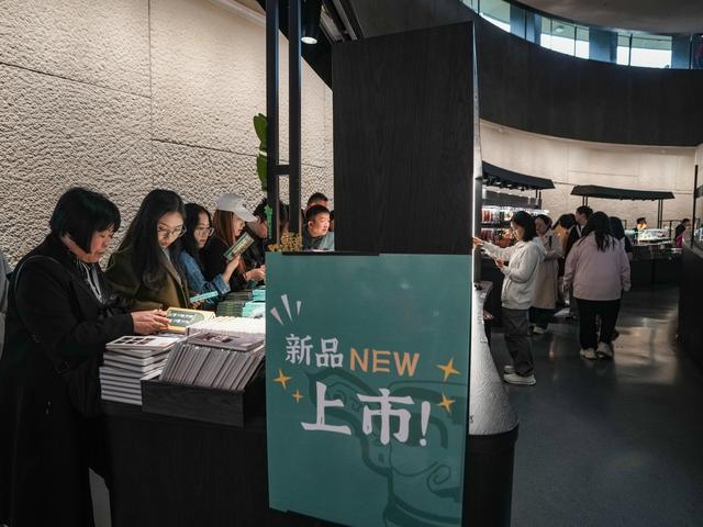 新时代中国调研行之文化中华｜文物的“新展厅”：三星堆文创潮玩的出圈密码