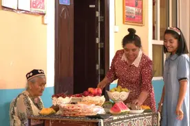 移风易俗 孝老爱亲！好儿媳20年如一日悉心照顾患病婆婆图片