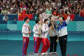 “莎头组合”力克“黑马” 夺得乒乓球混双金牌图片