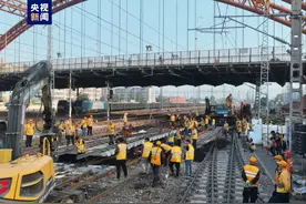 进一步提升线路运营基础 京广线（河南段）集中修施工全面铺开图片
