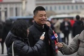 全国政协委员、新希望集团董事长刘永好：不怕卷不躺平，遇到困难就去面对图片