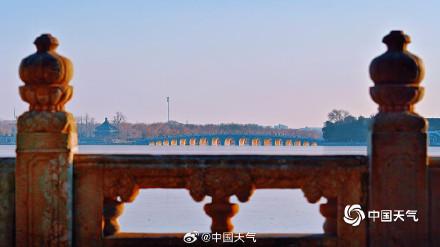 颐和园十七孔桥再现金光穿洞 为冬日增添一抹亮色