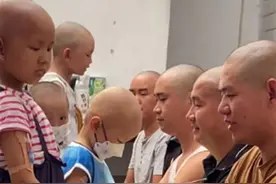 五位爸爸剃光头穿裙子跳舞，背后真相催泪网友：你们是真男人！图片