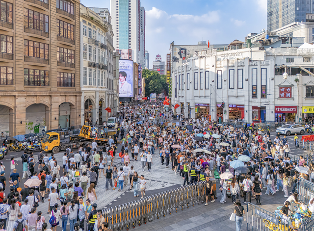广州越秀：红砖墙守护历史 老骑楼中医飘香