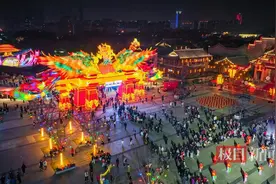 黄鹤楼、东方明珠电视塔、洪崖洞……武汉园博园花灯会铺展长江文化画卷图片