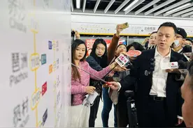 记者抢“鲜”试乘广州首条环线图片