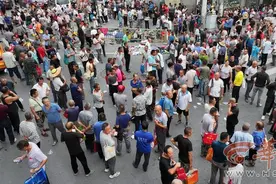 摄影专题|西安人力市场寻活记：感受“找活人”生存的坚韧与艰辛图片