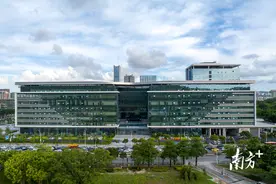 “一站式”办理超2400个事项！珠海市民服务中心启用图片