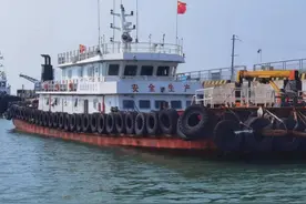 逼停嫌疑船舶！湛江海警成功查获1起涉嫌走私成品油案图片