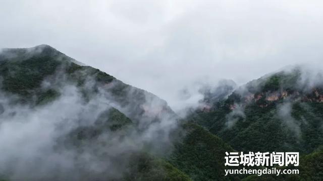 雨洗河东千峰翠　云裁运城万缕纱