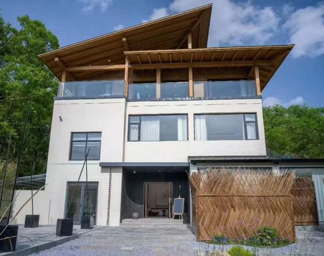 年入千万元，小山村如何“卖风景”？