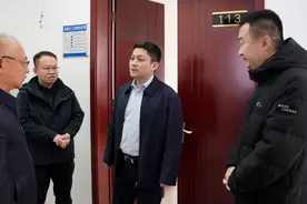 白春雷春节后走访机关事业单位图片