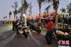 （新春见闻）海南环岛旅游公路兴起“摩旅”潮图片