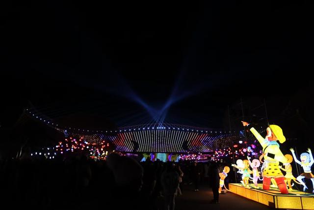 北京世园“天宫灯会”正式开幕，持续至3月8日