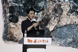 文化中国行丨发掘时为什么要穿防护服？大量象牙来自哪里？黄金面具给谁戴？“坑长”黎海超在鄂解密三星堆图片