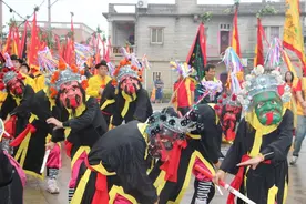 火出圈！东汾皂隶舞表演亮相泉州图片