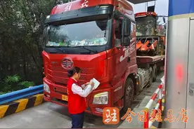 平正高速落实全力做好联合收割机跨区作业服务保畅工作图片
