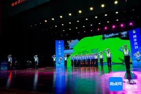 整齐划一、铿锵有力 海南政法职业学院24名大学生出色展示交通指挥手势操获赞图片