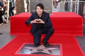 郎朗好莱坞星光大道摘星，成首位获此殊荣的亚洲钢琴家图片