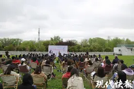 樱花树下畅谈文学之都，“阅读悦美——‘五采’缤纷读书会”走进幕燕风貌区图片