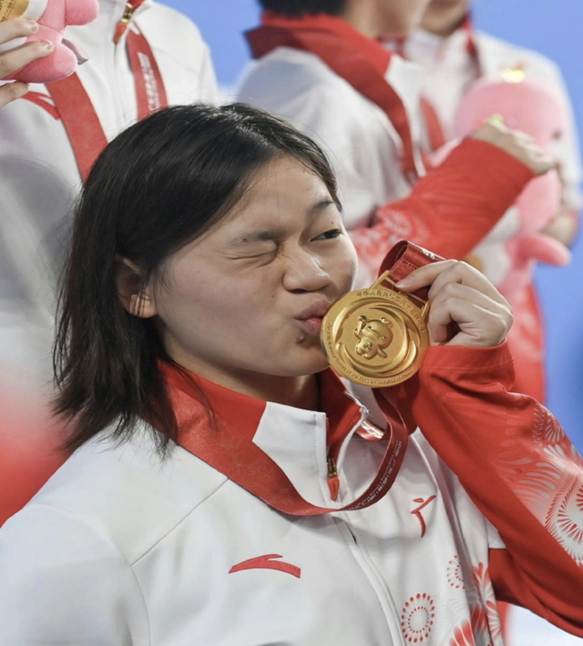 全红婵首次个人直播引900万人围观，43598.6元直播收入全捐给乡村儿童