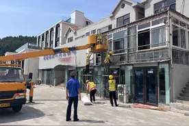 持续提升道路两侧环境品质！崂山区整治违法户外广告和招牌500余处图片