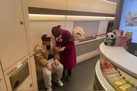 高铁启动后父亲惊觉儿子未上车 列车长与车站客运员联动十多分钟寻回图片