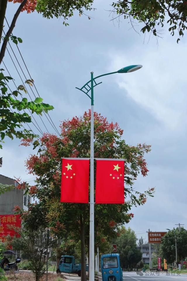 中国红，红安红！