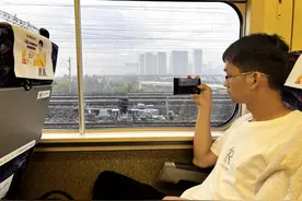 唐尚珺称毕业时找工作难度会很大，坦言自己像棵浮萍：羡慕朋友结婚生子图片