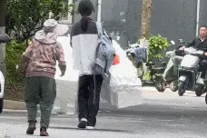 仙桃高一女生背影火遍全网图片