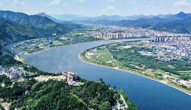 写点生活｜小镇餐饮：夫妻档