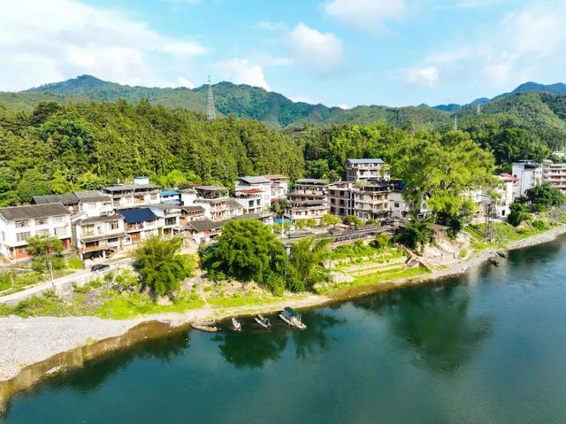 融水贝江：从“竹排”记忆到苗寨新韵