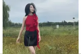 杜淳妻子王灿暴瘦晒“柴禾腿”，自嘲恐怖！确诊患上这种病图片