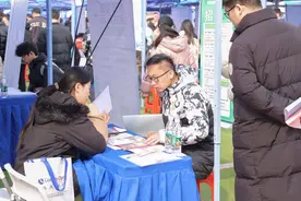 超三分之二的岗位由民营企业提供  1.5万个岗位吸引40余所高校学生求职图片