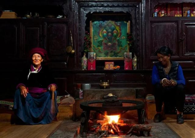 【冬季暖阳 凉山不凉】一湖碧水映云天，摩梭风情醉心间