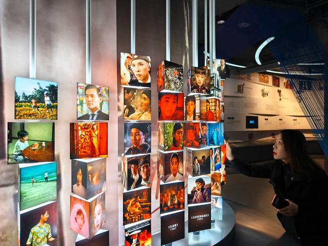 数智文旅 媒动山海丨来电影之都，寻找影视片段里的山海与老城