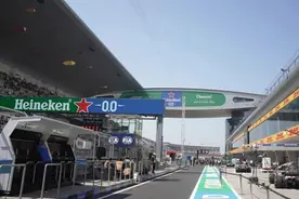 极速狂飙！F1赛道上的橙色生命线图片
