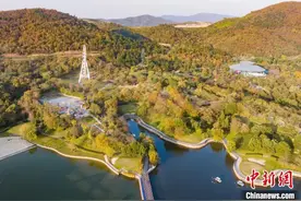 航拍南京东郊紫清湖  湖光山色景如画图片