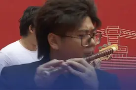 同学们高燃合唱歌曲《当》竹笛前奏一响 全场气氛被点燃图片