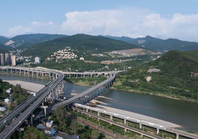 诗意中国丨剑门关下蜀道不再难
