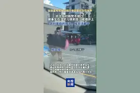 女生高考后独自挑着行李回家 班主任：她学习很刻苦图片