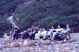 我在岛屿读书图片