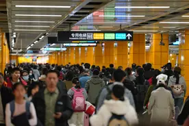 假期地铁运客3802.5万人次，日均客流将回升至900万以上图片