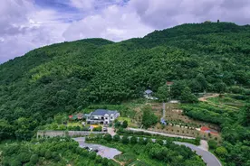新春走基层·小镇青年丨把民宿勾勒成诗 他选择在人生的旷野上奔跑图片