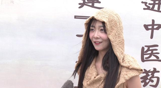 敦煌鸣沙山月牙泉景区秋季旅游热度不减