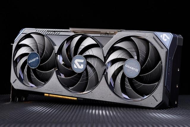 技嘉GeForce RTX 5070 Ti GAMING OC 魔鹰 16G显卡评测：中高端游戏与AI的性能怪兽